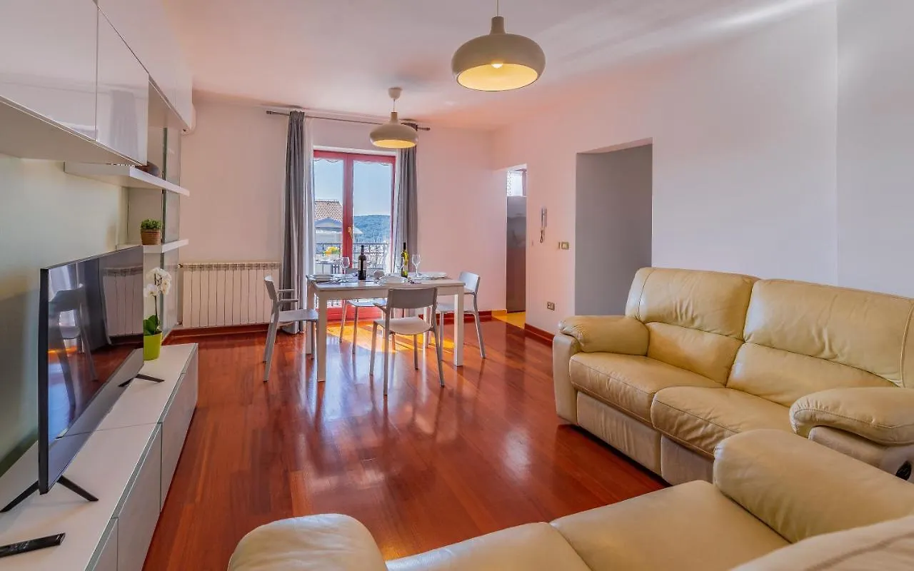 Apartment Green Pula, Family Friendly, Comfortable, Free Parking And Wifi  Pula