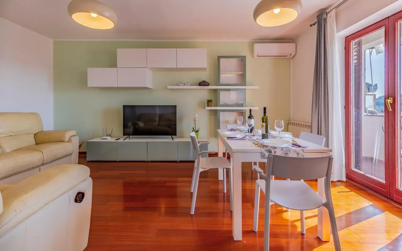 Apartment Green Pula, Family Friendly, Comfortable, Free Parking And Wifi