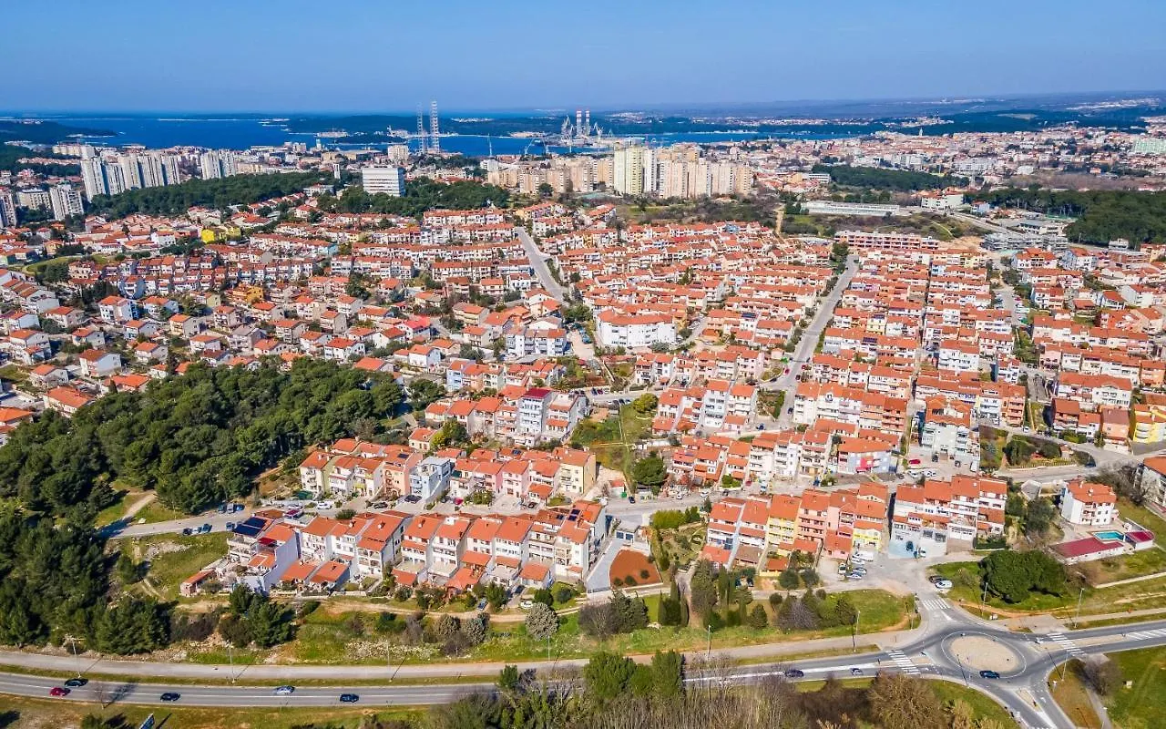 Apartment Green Pula, Family Friendly, Comfortable, Free Parking And Wifi Pula