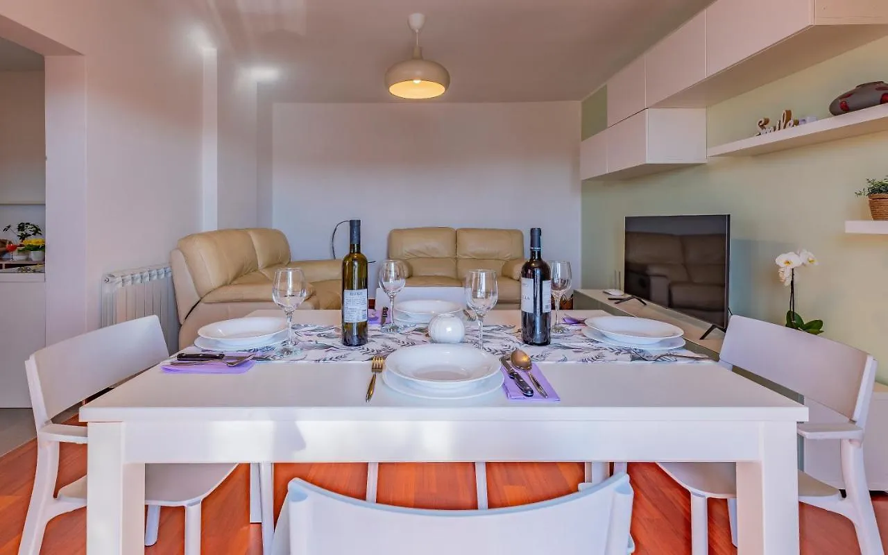 Apartment Green Pula, Family Friendly, Comfortable, Free Parking And Wifi